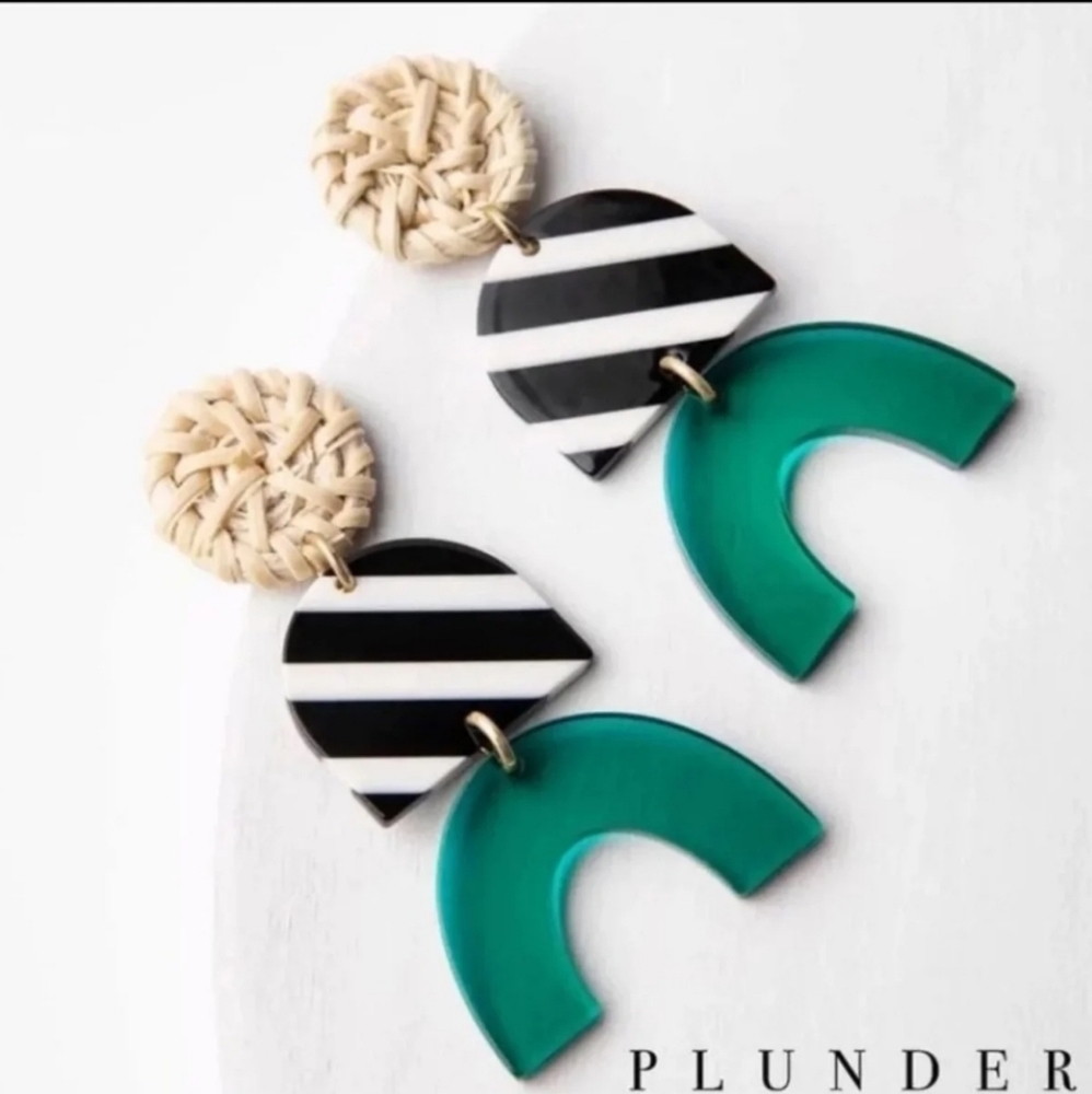 Wintery Earrings Plunder